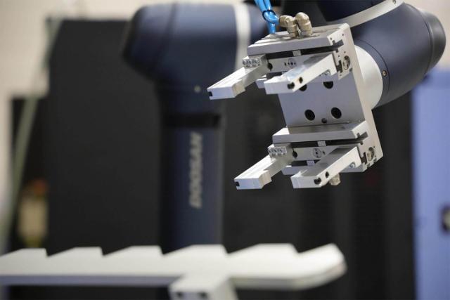 CNC-fräsmaskiner med kollaborativa robotar stärker din konkurrenskraft